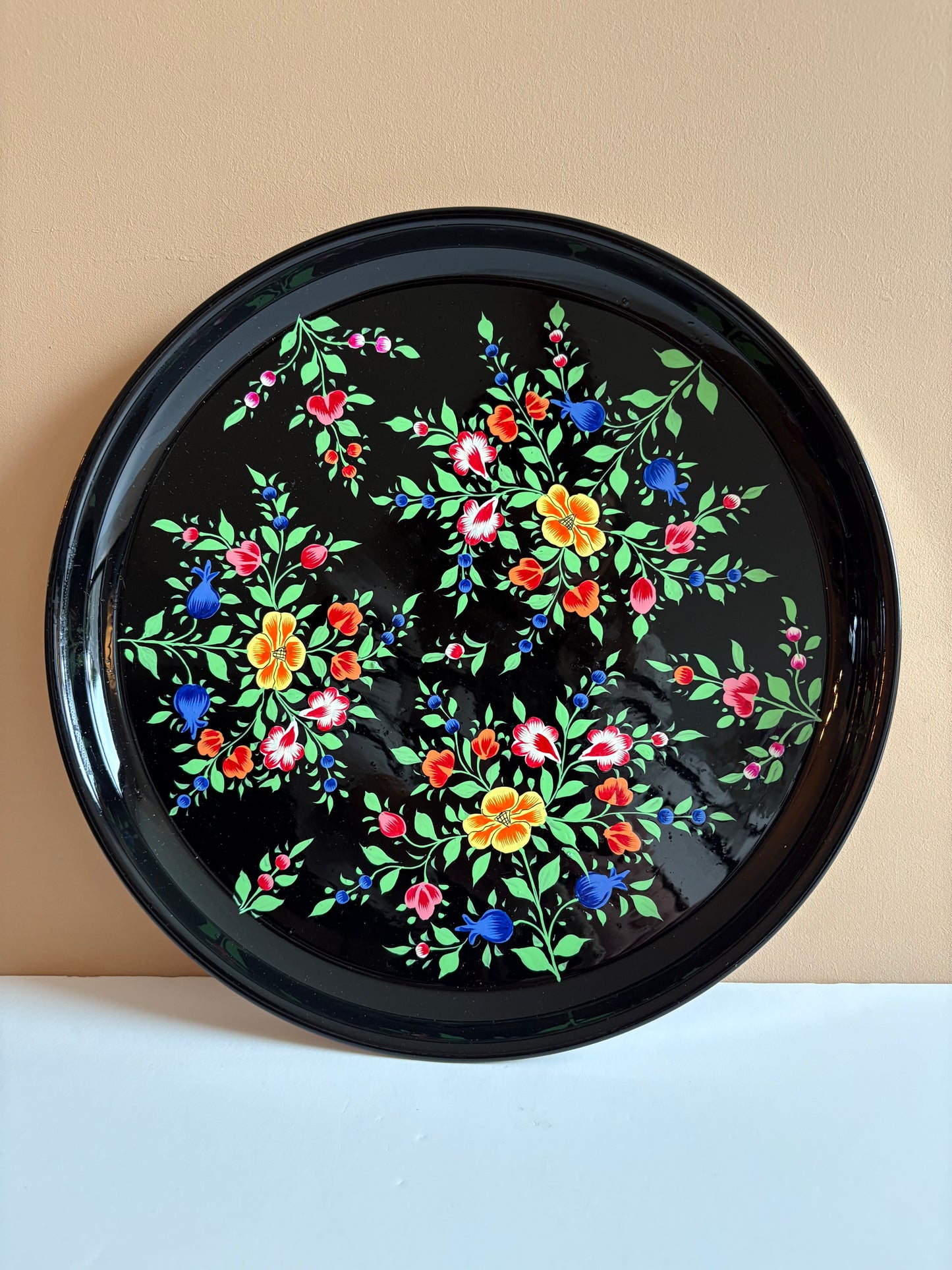 Serving tray – black flowers