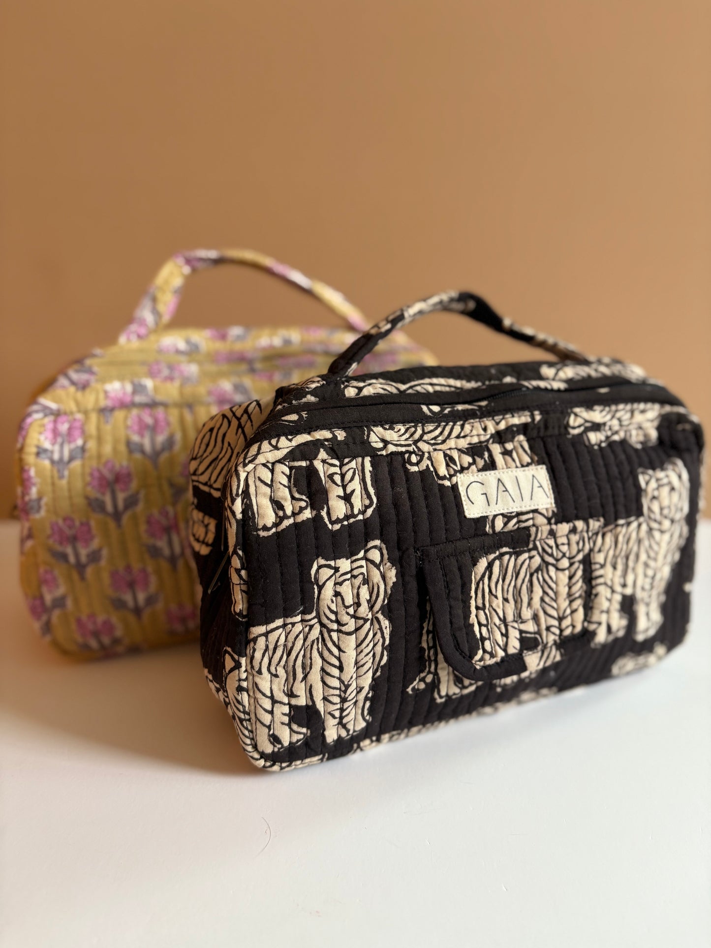 Multifunctional toiletry - black tiger