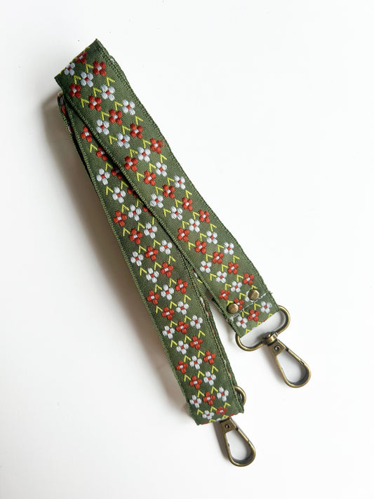 Phone/bag strap - green mini flower